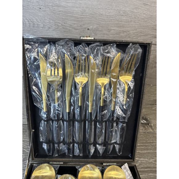 ARTICTURE 16 Piece Gold And Black Tone Modern Design FLATWARE SET - Picture 4 of 10